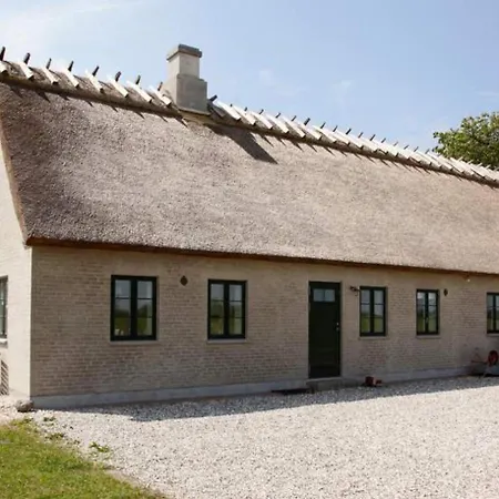 Embraced By Rural Feel In A Thatched House بيت للعطل *