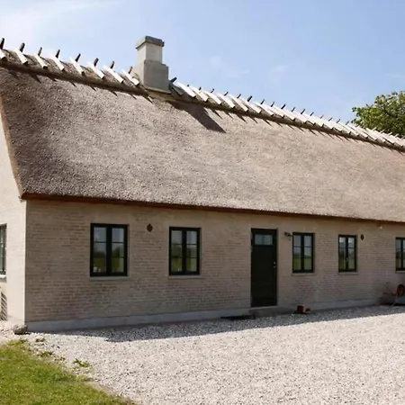 Embraced By Rural Feel In A Thatched House 別荘 Idestrup