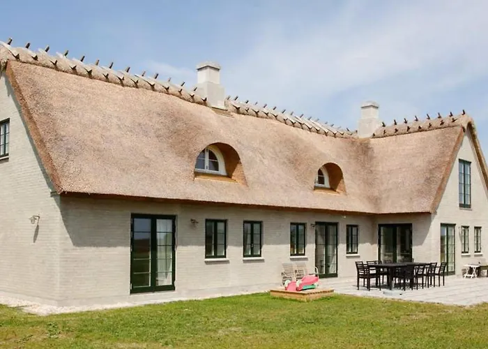 Embraced By Rural Feel In A Thatched House بيت للعطل Idestrup