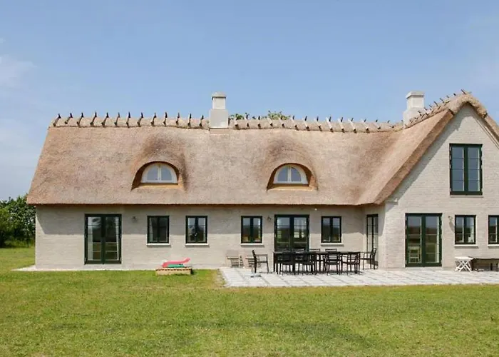 بيت للعطل Embraced By Rural Feel In A Thatched House *