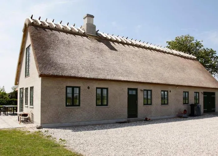 Embraced By Rural Feel In A Thatched House بيت للعطل *